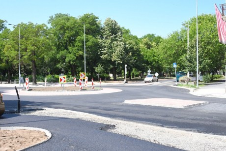 Péntektől ismét ideiglenes buszmegálló-áthelyezés a megújuló Móri úton